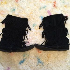 Minnetonka Fringe Black Boots